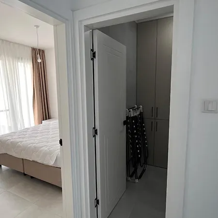 Siesta Beachfront Apartament Kirenia