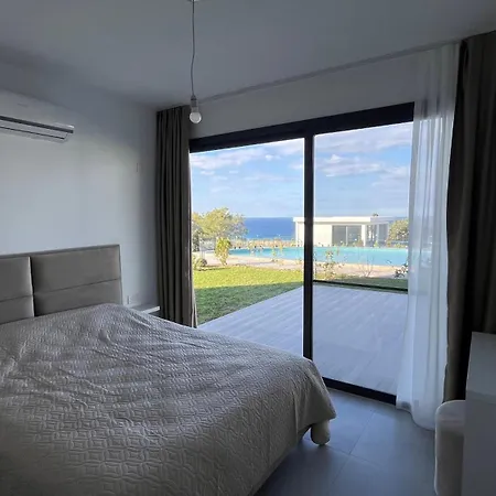 Siesta Beachfront Apartment