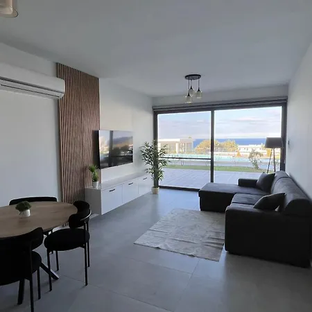 Apartment Siesta Beachfront *