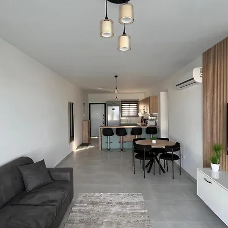 Siesta Beachfront Apartament Kirenia