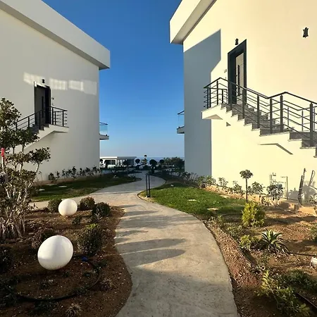 Siesta Beachfront * Kirenia