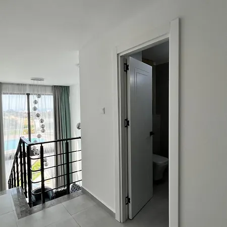 Siesta Beachfront Apartament Kirenia